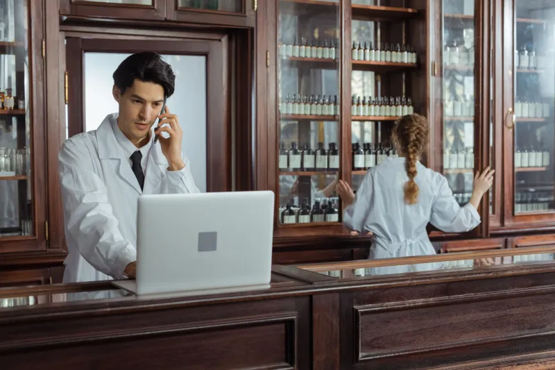 Pharmaceutical Care Without the Waiting Room: Building a Real Relationship With Your Online Pharmacist